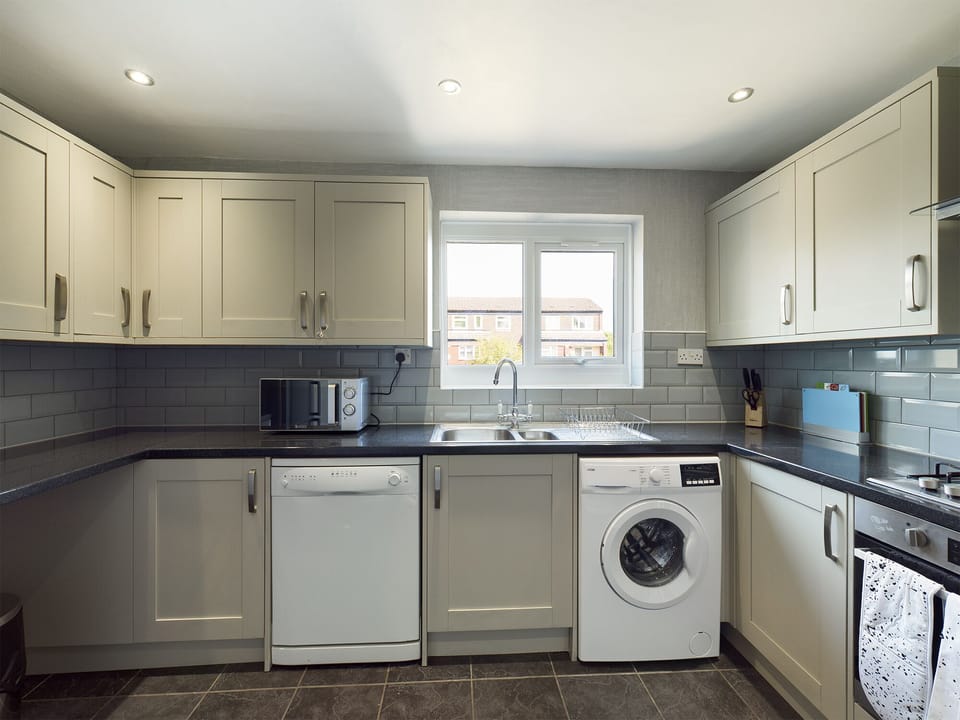 House | Private kitchen | Fridge, microwave, oven, stovetop