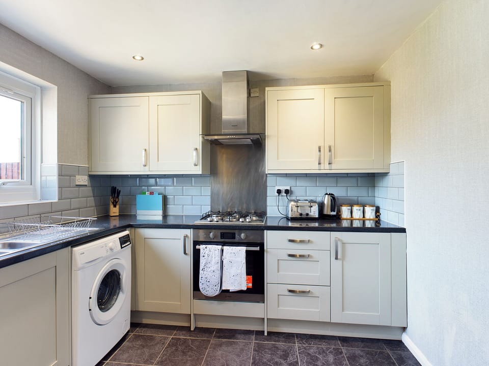 House | Private kitchen | Fridge, microwave, oven, stovetop