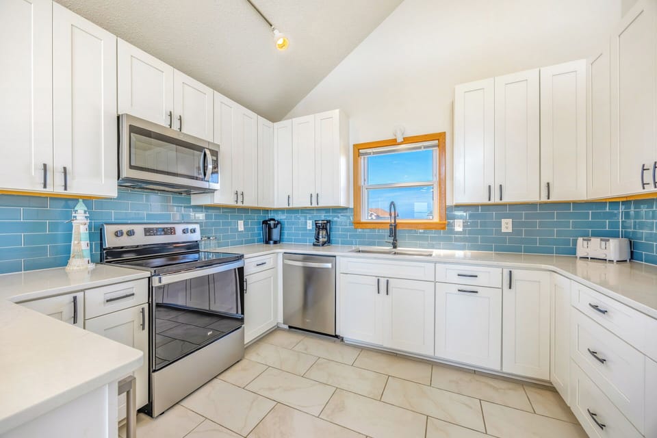 Surf or Sound Realty - 1041 - Big Wednesday - Kitchen -1