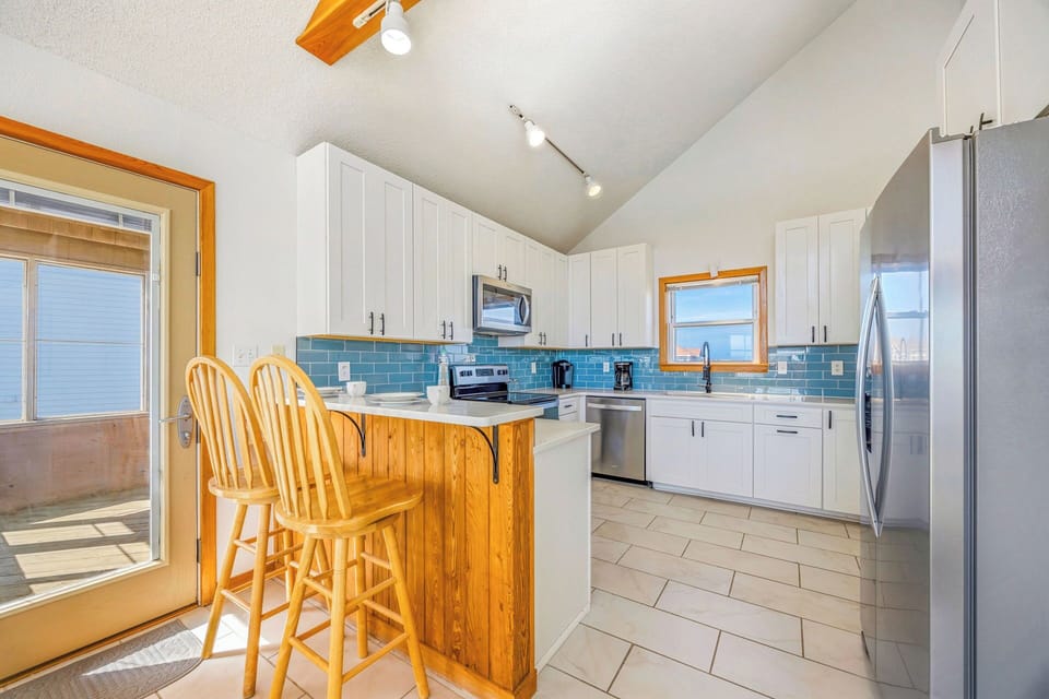 Surf or Sound Realty - 1041 - Big Wednesday - Kitchen -4