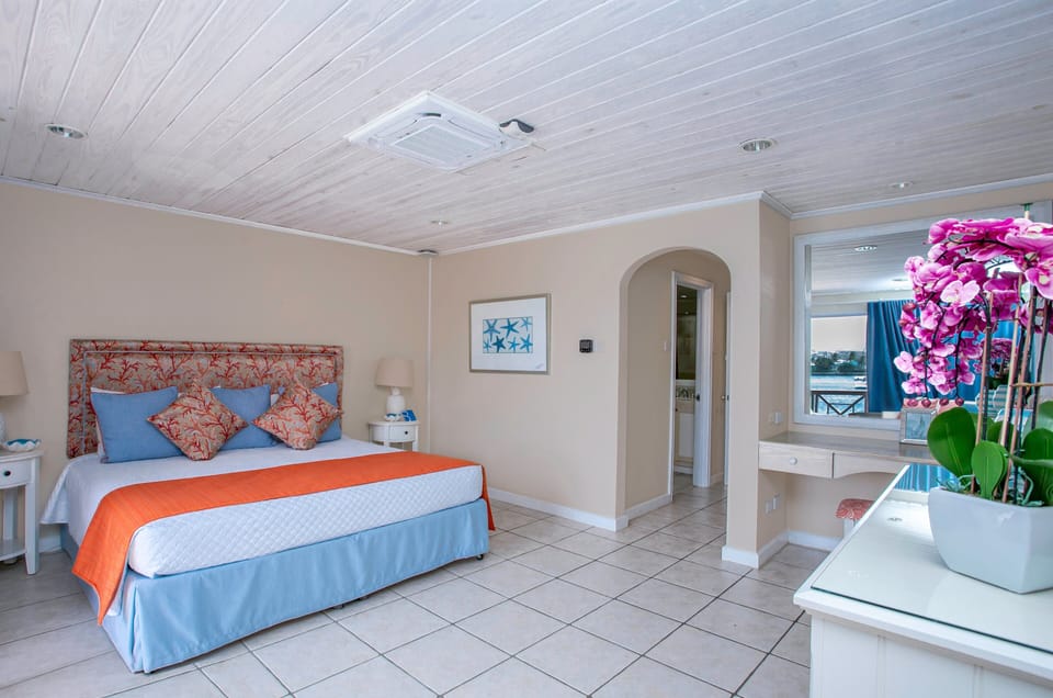 Bedroom 2 with king size bed, A/C, balcony and en-suite bathroom.