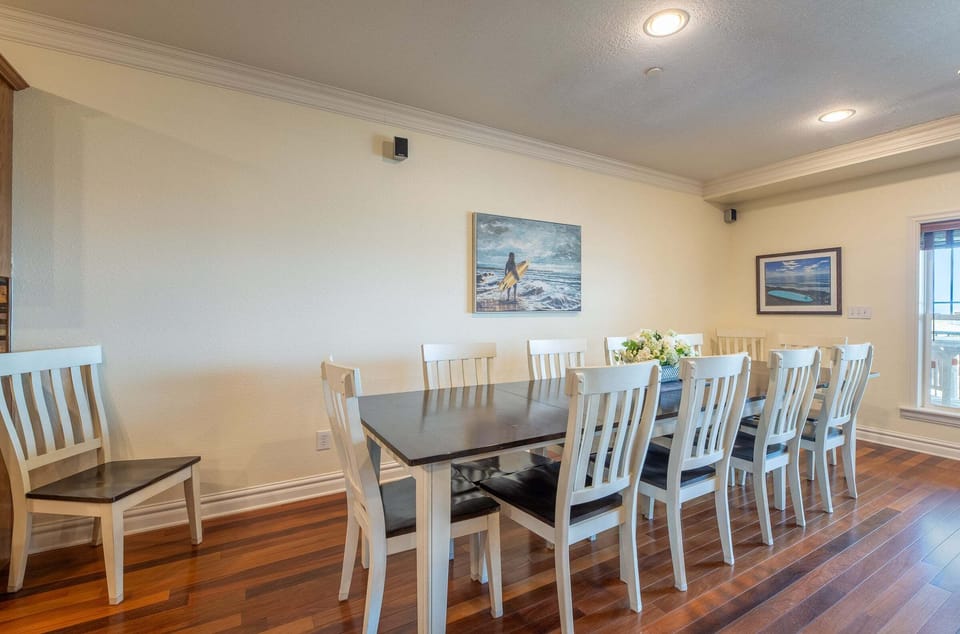 Dining Area (Seating for 12)