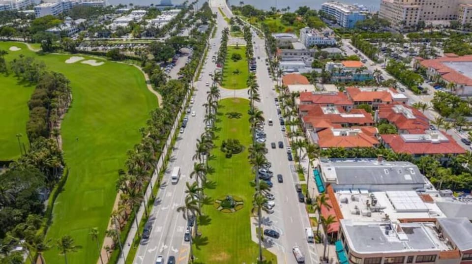 Bird's eye view of Palm Beach.