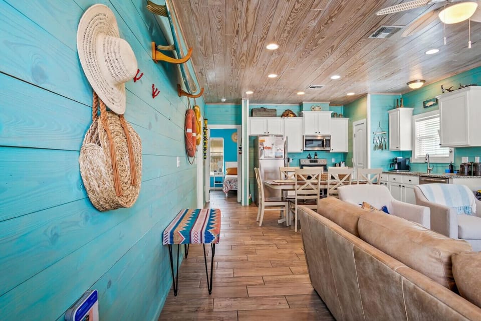A welcoming space filled with coastal charm – from beach hats to breezy open living.