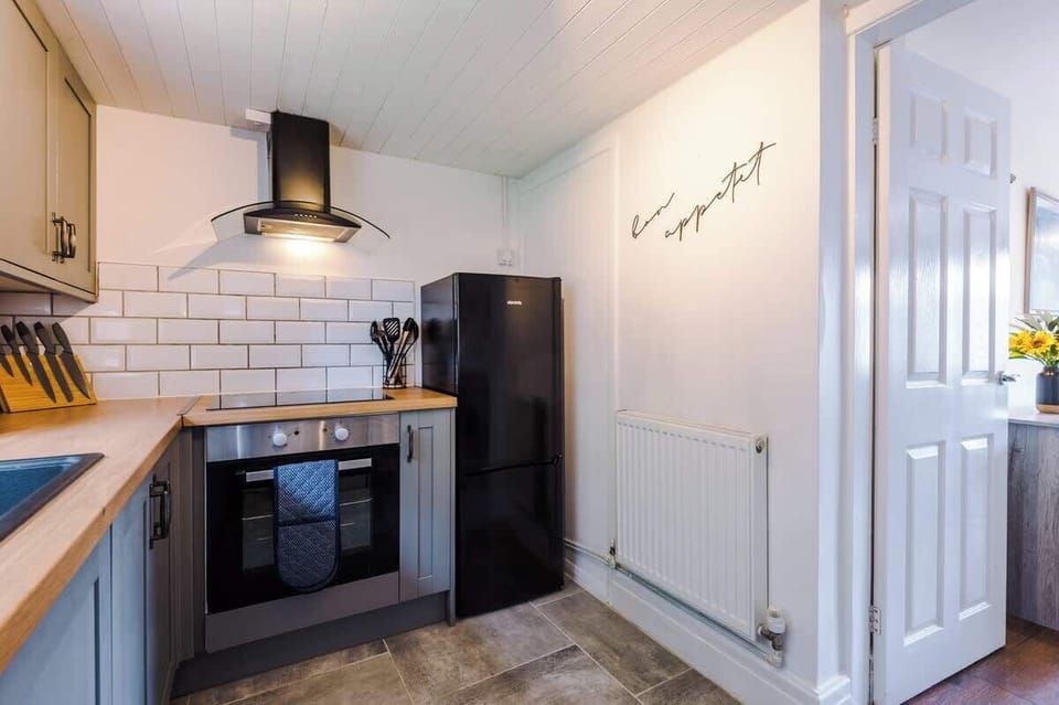 The kitchen has all the necessities you need for a short or long-term stay in Little Stanney.