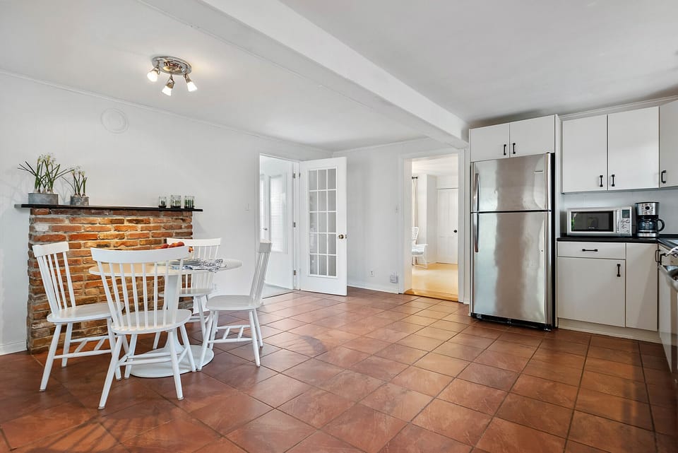 Dining area in kitchen - Sweet reTreat - Niagara-on-the-Lake