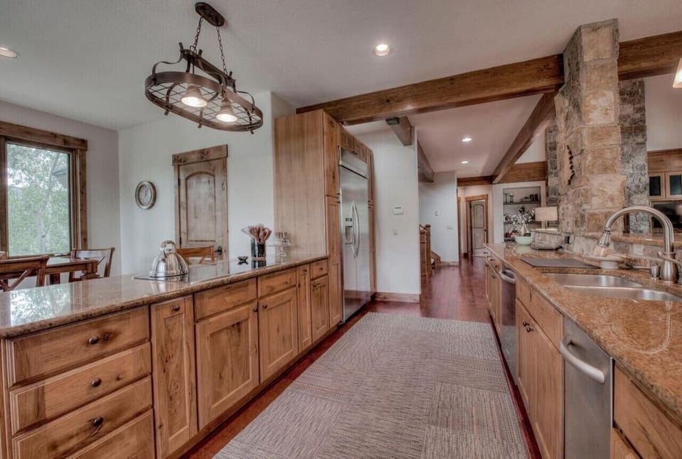 Beautiful gourmet kitchen with all the appliances you need to cook your favorite meals.