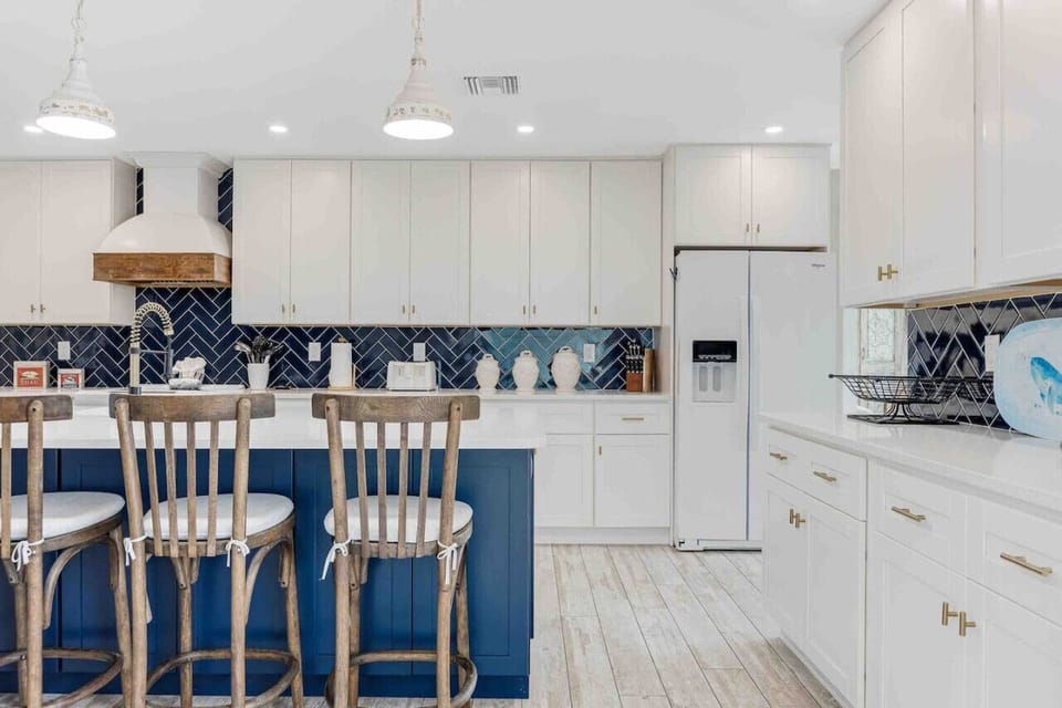 OPEN KITCHEN TO LR AND PATIO