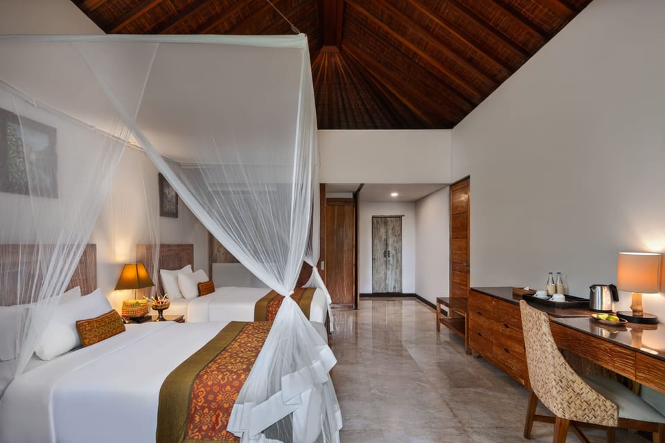 Deluxe Room with Balcony | 1 bedroom, free minibar, in-room safe, desk