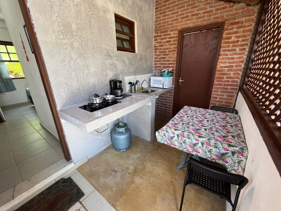 Basic Studio | Private kitchen | Fridge, microwave, cookware/dishes/utensils