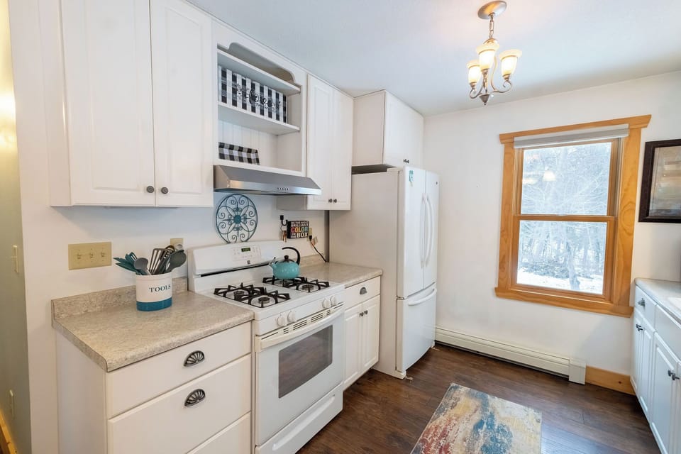 Full kitchen