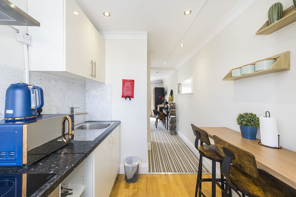Deluxe Studio Suite | Private kitchen