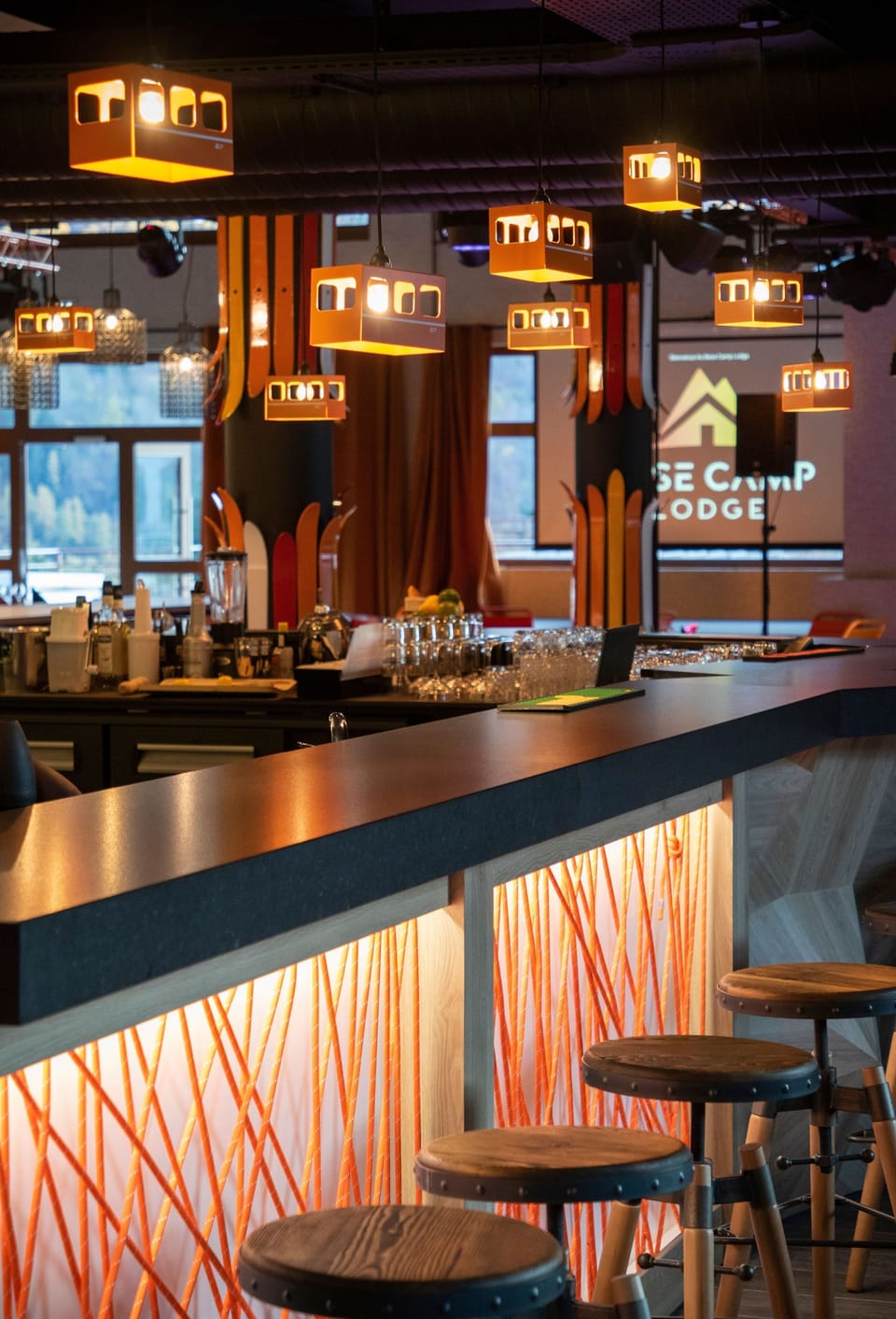 You’ll love to have a cool drink at the bar.
