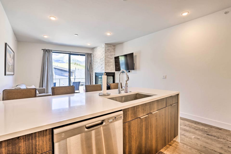 Kitchen | Microwave | Coffee Maker