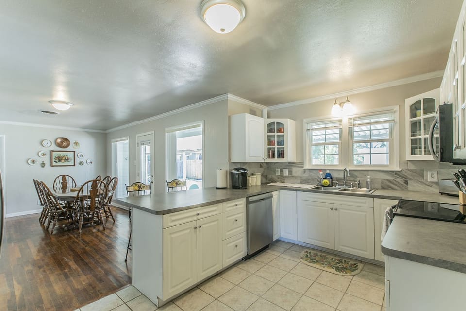 Kitchen / Informal Dining