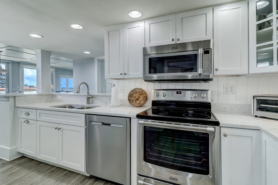 Sparkling Fully Equipped Kitchen with Quartz Countertops and Stainless Appliances