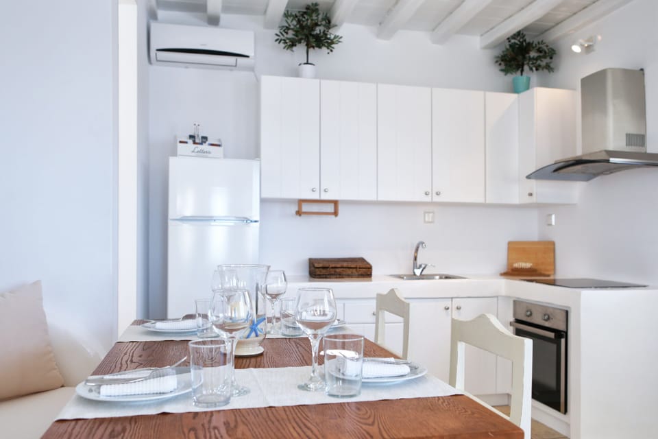 Deluxe Villa, Hot Tub, Sea View | Private kitchen | Fridge, espresso maker, coffee/tea maker, electric kettle