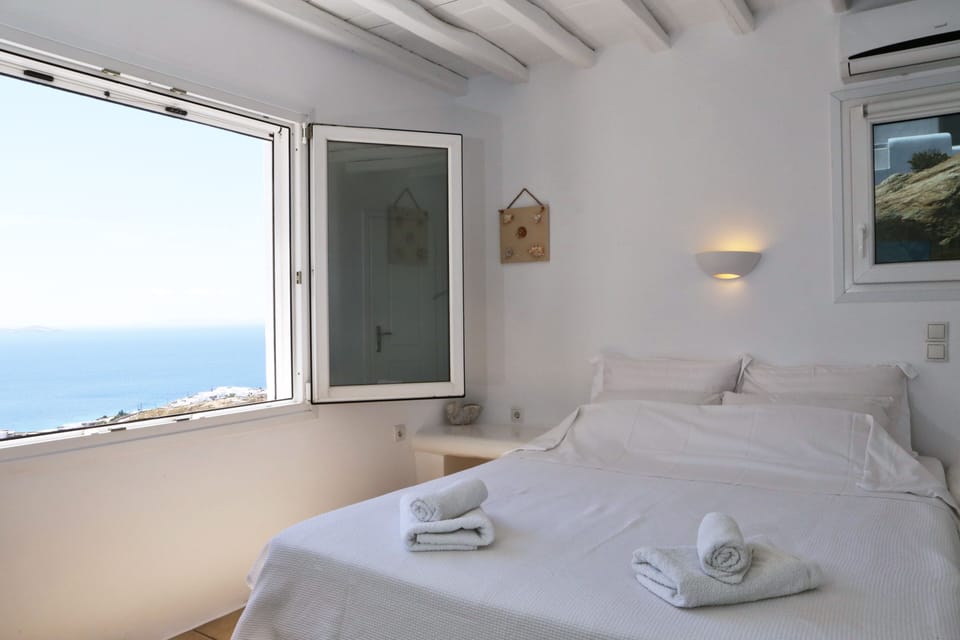 1 bedroom, Egyptian cotton sheets, premium bedding, pillowtop beds