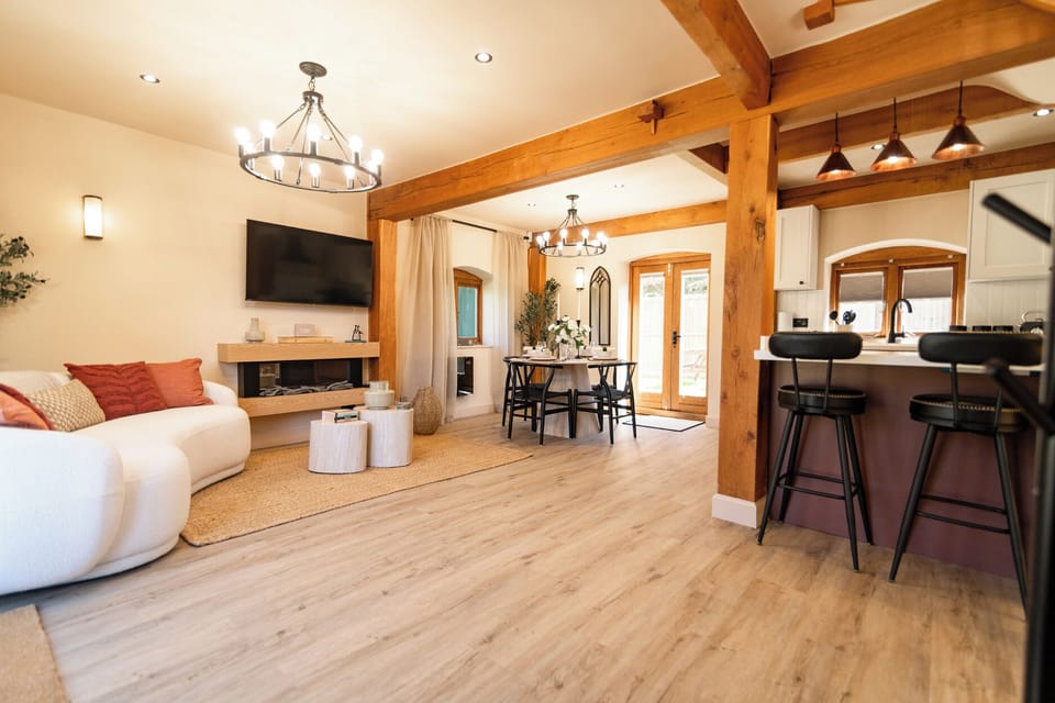 Cottage | Living area | Fireplace