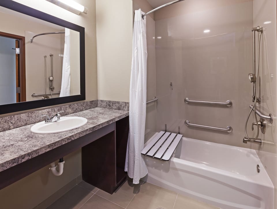 Room, Accessible, Bathtub (Mobility) | Down comforters, desk, laptop workspace, soundproofing