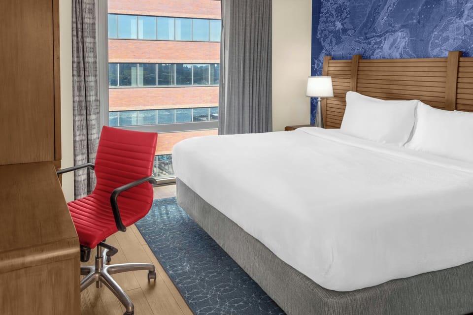 Room, 1 King Bed (High Floor) | Premium bedding, in-room safe, desk, blackout drapes