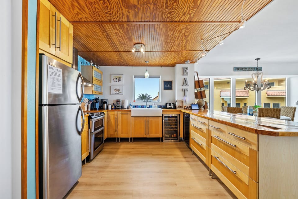 Fully equipped kitchen.