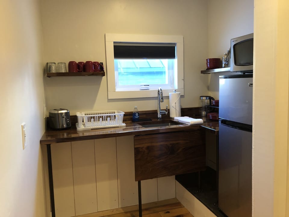 Suite, Private Bathroom (Efficiency Apartment) | Iron/ironing board (on request), WiFi (free), bed sheets