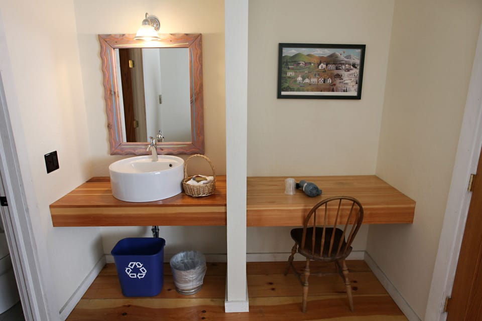 Iron/ironing board (on request), WiFi (free), bed sheets
