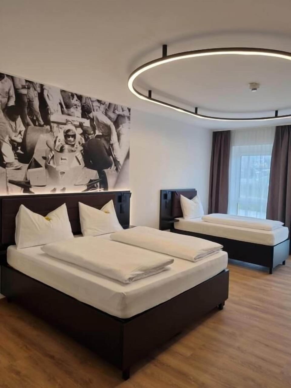 Basic Triple Room | Desk, soundproofing, free WiFi
