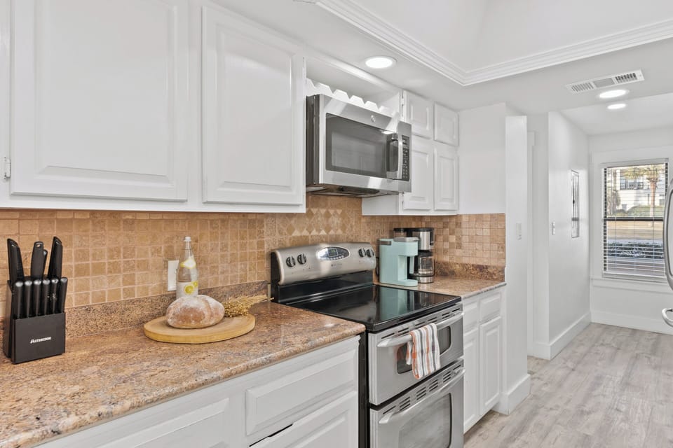 Kitchen with all the amenities.