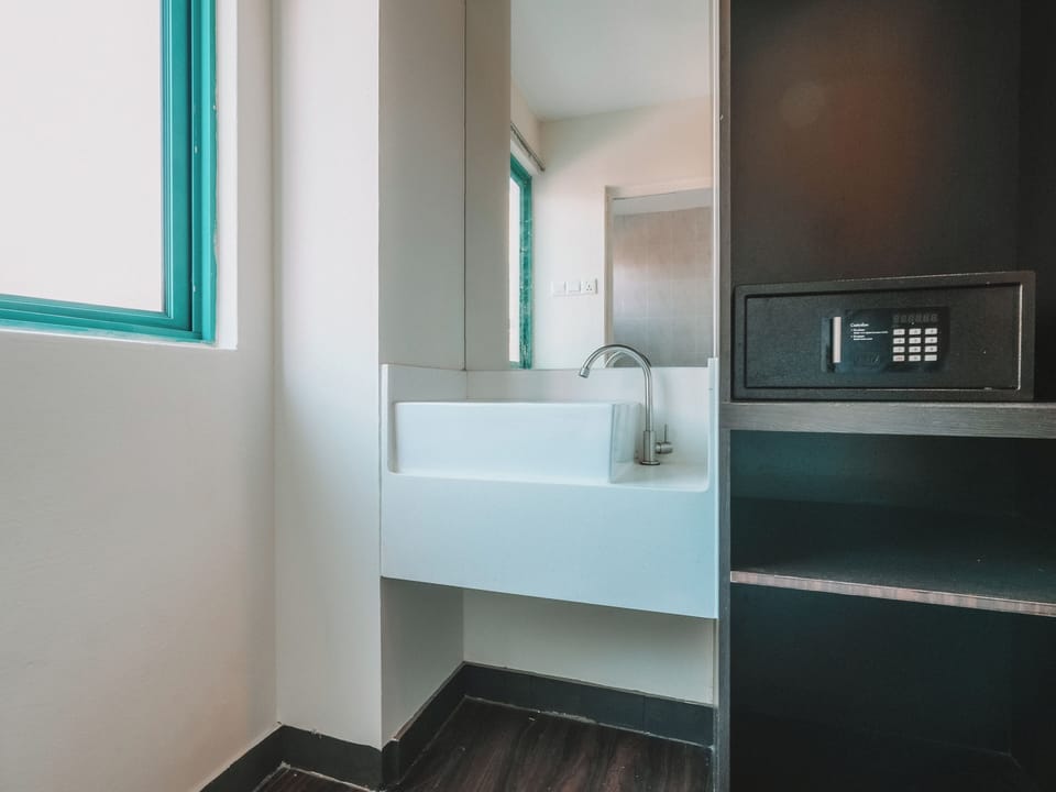 Connecting room, Window | Bathroom | Shower, hair dryer, towels, soap