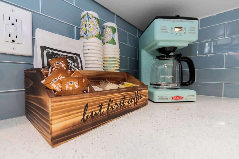 Local Organic coffee/tea bar