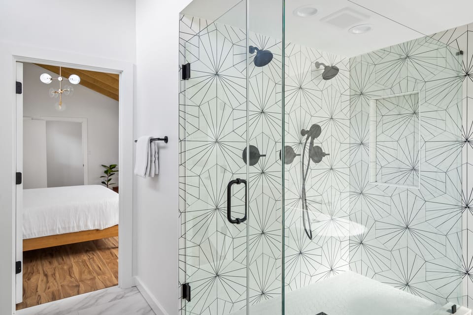 Primary bedroom en suite shower