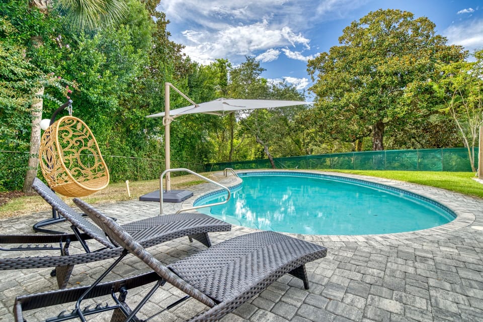 Large Private Pool Fenced In!!