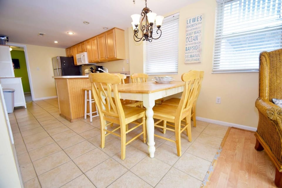 Townhome, 3 Bedrooms | Dining