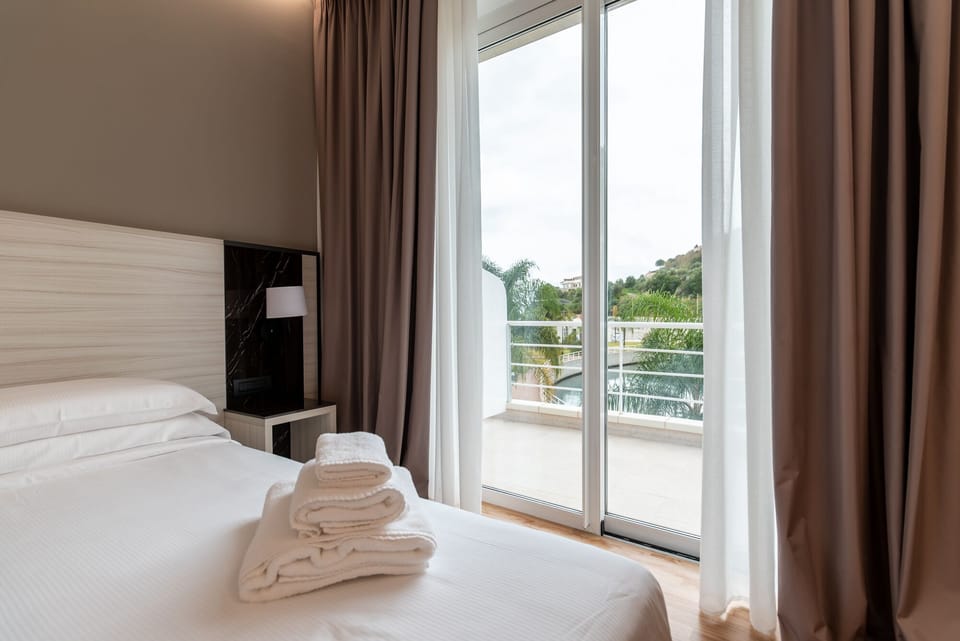 Deluxe Double or Twin Room, Harbor View | Minibar, in-room safe, desk, laptop workspace