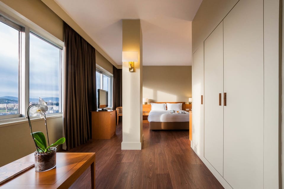 Triple Room | Minibar, in-room safe, desk, blackout drapes