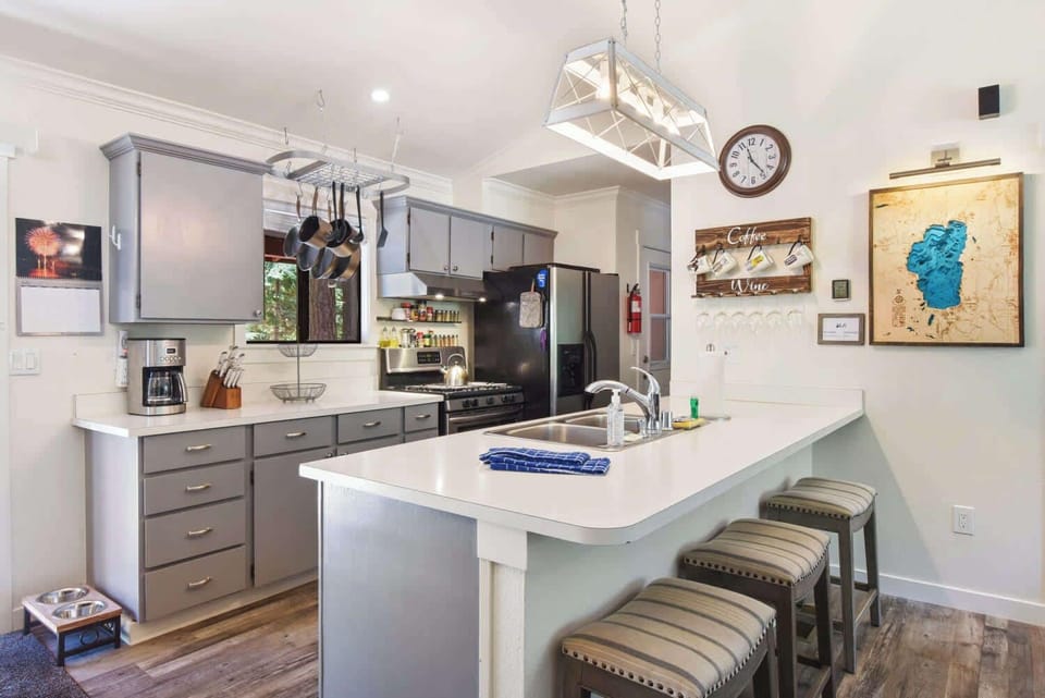 House, Multiple Beds, Patio, Mountain View (Incline Bliss) | Private kitchen | Fridge, microwave, oven, stovetop