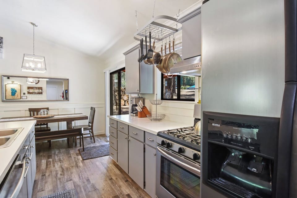House, Multiple Beds, Patio, Mountain View (Incline Bliss) | Private kitchen | Fridge, microwave, oven, stovetop