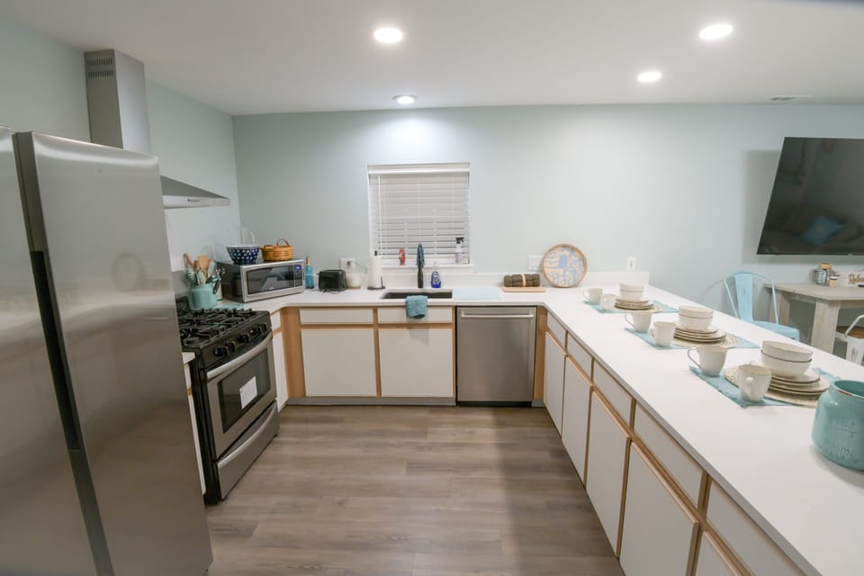 Full kitchen