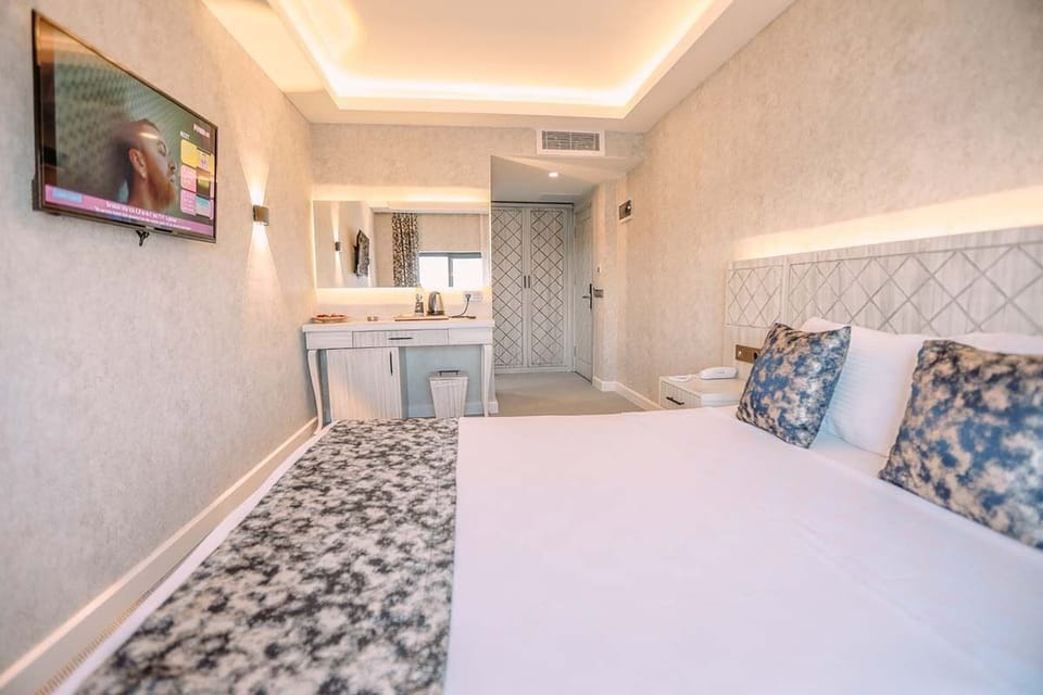 Deluxe Room | Egyptian cotton sheets, premium bedding, Select Comfort beds