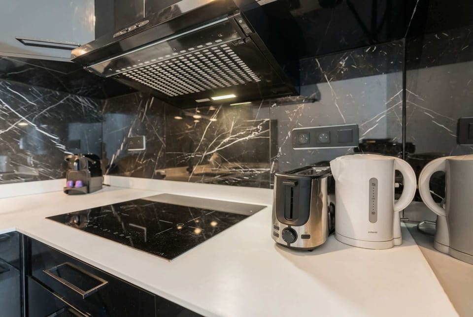 The kitchen is well equipped: Nespresso machine & pods are also included
