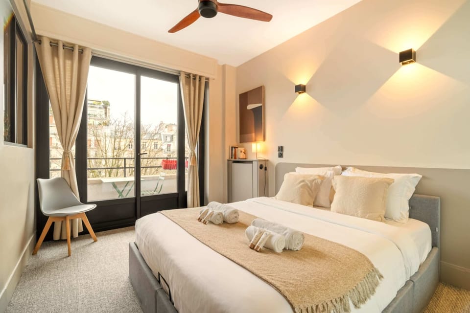 Large and spacious Queen size bed and access to the balcony
