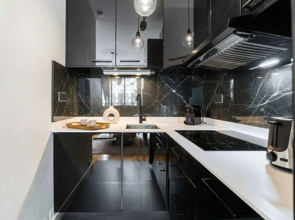 A fully-equipped kitchen
