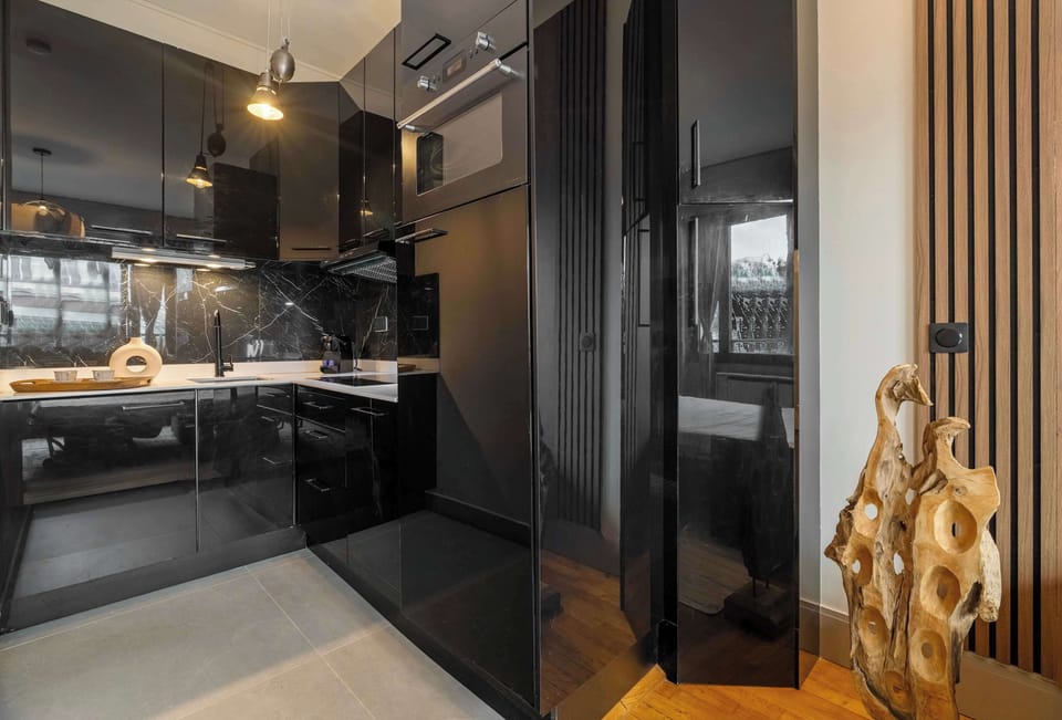 Fully Equipped Kitchen with Carbone Monoxide & Smoke Detectors
