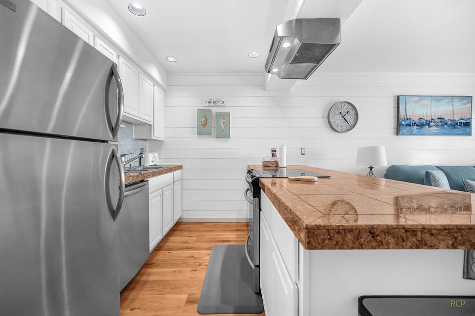 Kitchen and Breakfast Bar, Waters Edge 104