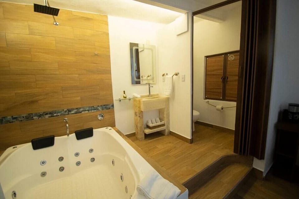 Tulipan | Bathroom | Towels, soap, shampoo, toilet paper