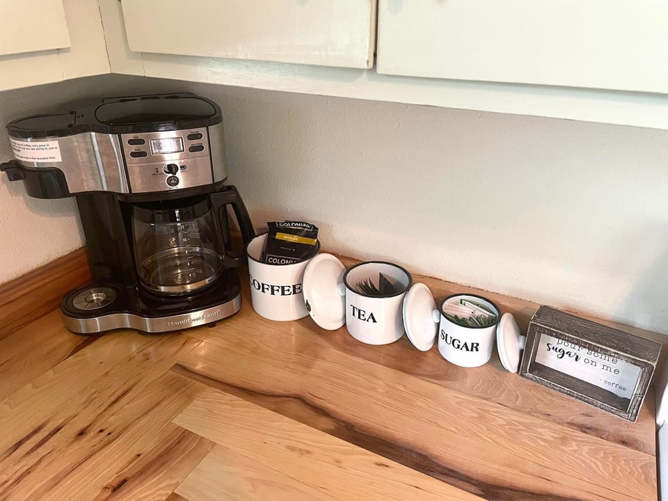 Coffeemaker makes full pot or single cup. Coffee & variety of teas & sugars incl
