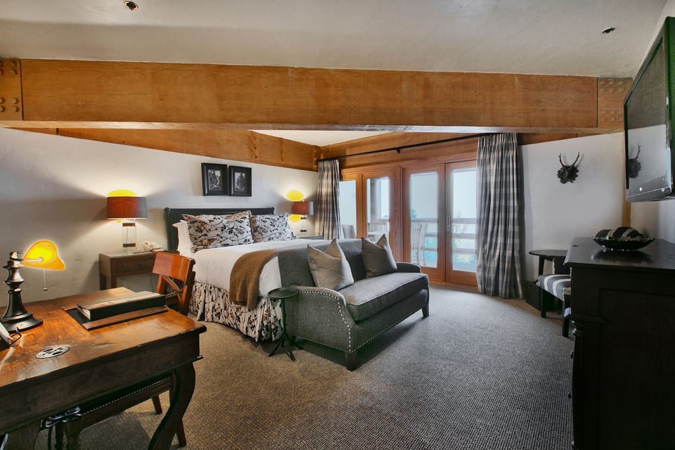 Flooring, Living Room, Room, Indoors, Floor