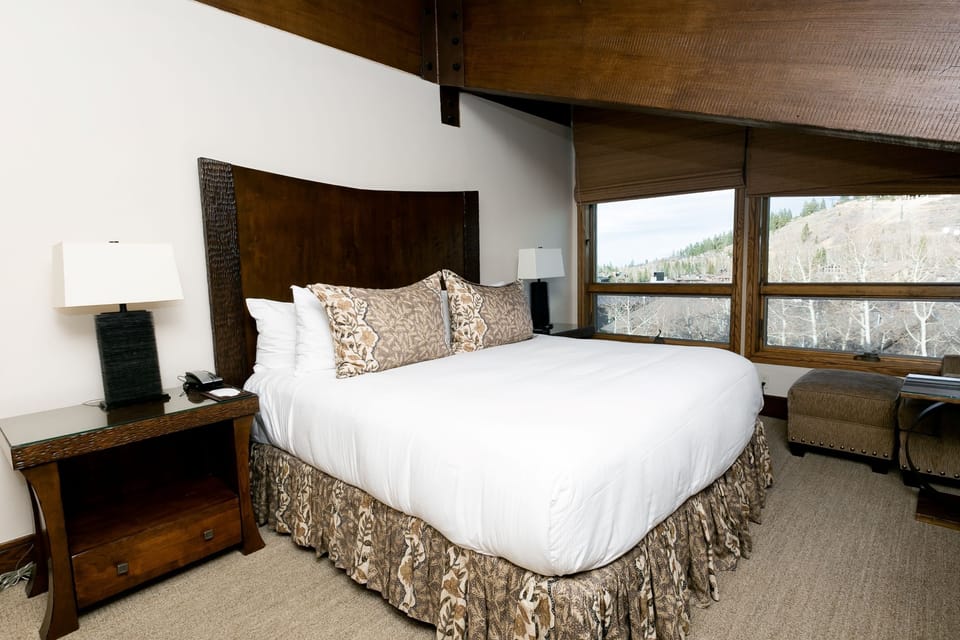 Indoors, Furniture, Bedroom, Room, Bed